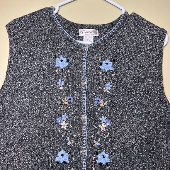 Northern Reflections knit vest‎ with embroidered accents, XL - Picture 2 of 6